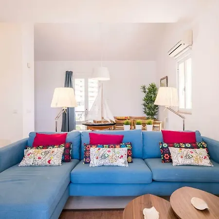 Lovelystay - Two Bedroom Duplex At Marina Daire *