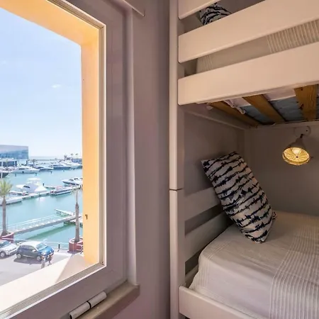 Lovelystay - Two Bedroom Duplex At Marina