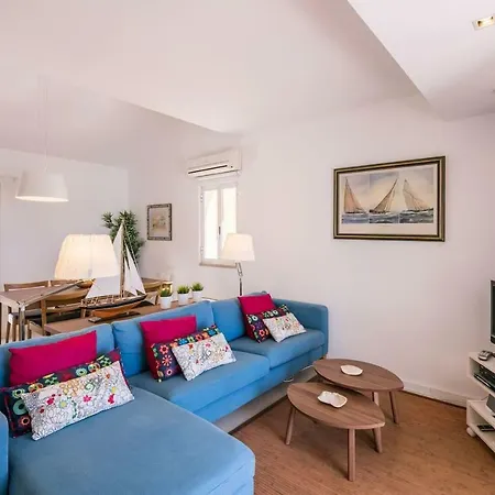 Lovelystay - Two Bedroom Duplex At Marina