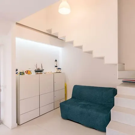 Lovelystay - Two Bedroom Duplex At Marina