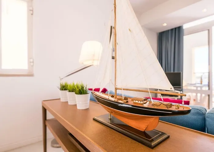 Lovelystay - Two Bedroom Duplex At Marina