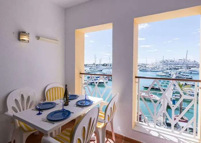 Lovelystay - Two Bedroom Duplex At Marina *