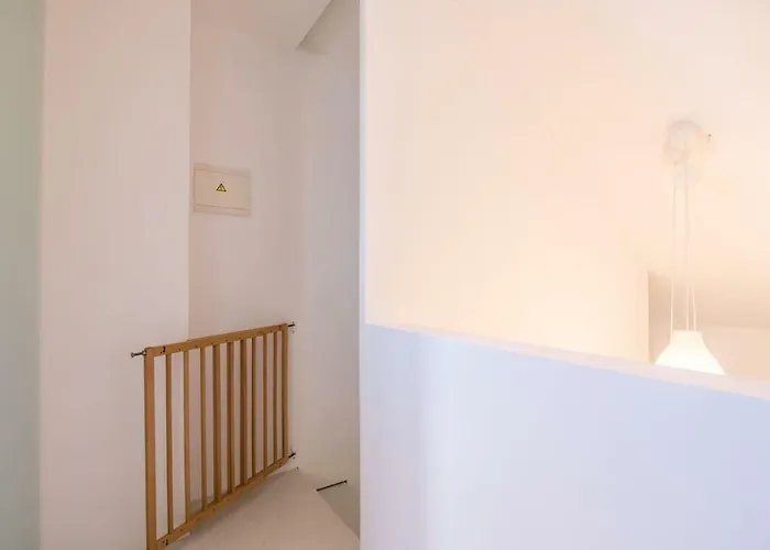 Апартаменты Lovelystay - Two Bedroom Duplex At Marina *