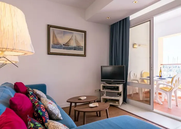 Lovelystay - Two Bedroom Duplex At Marina * Виламура