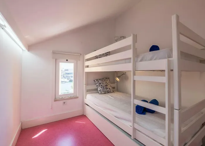 Апартаменты Lovelystay - Two Bedroom Duplex At Marina Виламура