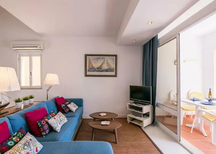 Апартаменты Lovelystay - Two Bedroom Duplex At Marina Виламура