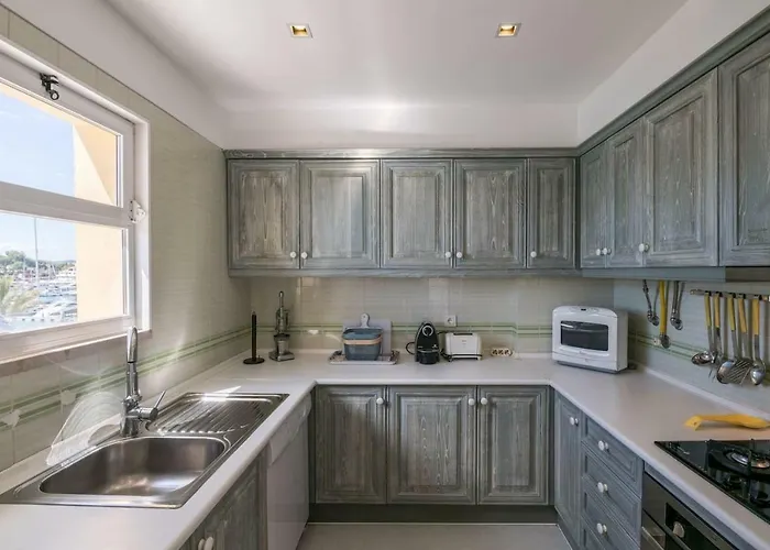 Lovelystay - Two Bedroom Duplex At Marina Апартаменты Виламура