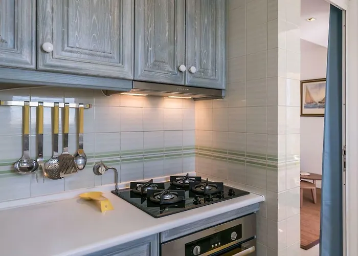 Lovelystay - Two Bedroom Duplex At Marina