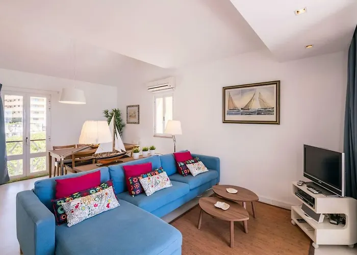 Lovelystay - Two Bedroom Duplex At Marina