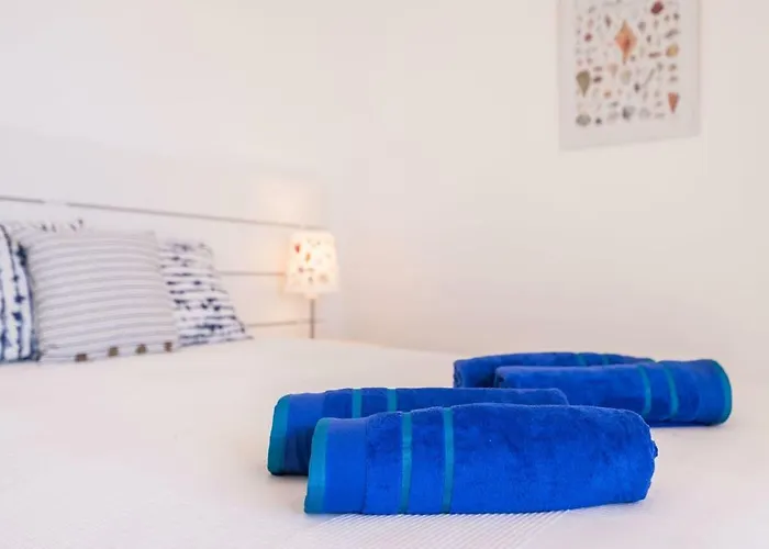 Lovelystay - Two Bedroom Duplex At Marina Виламура