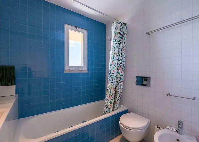 Lovelystay - Two Bedroom Duplex At Marina Апартаменты Виламура