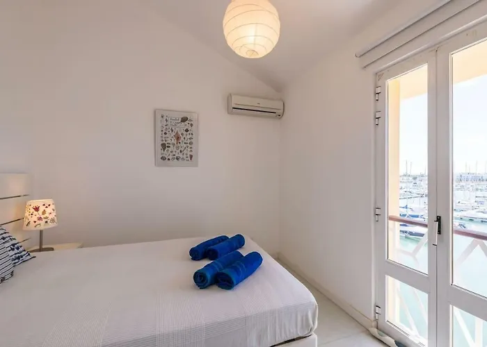 Lovelystay - Two Bedroom Duplex At Marina Апартаменты Виламура