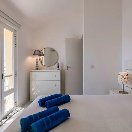 Lovelystay - Two Bedroom Duplex At Marina Appartement *